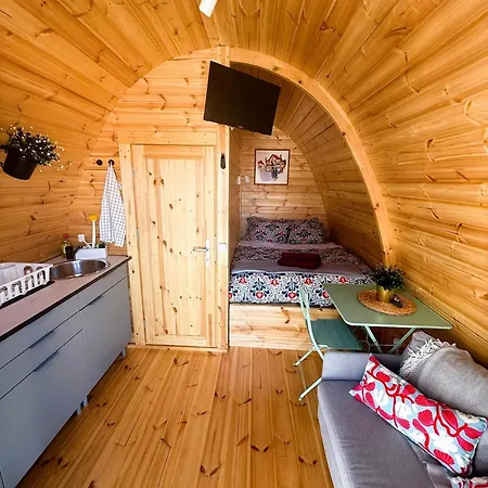 Side Chalet *